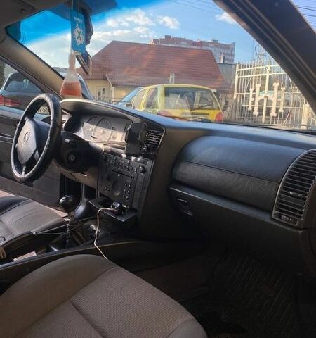 Чорний Опель Омега, об'ємом двигуна 2.2 л та пробігом 320 тис. км за 2100 $, фото 13 на Automoto.ua