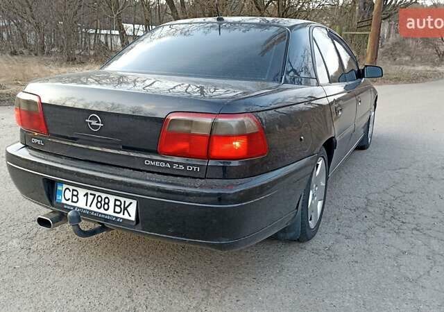 Черный Опель Омега, объемом двигателя 2.5 л и пробегом 295 тыс. км за 4400 $, фото 3 на Automoto.ua