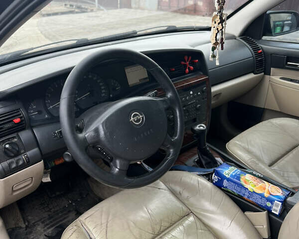 Черный Опель Омега, объемом двигателя 2.5 л и пробегом 280 тыс. км за 4300 $, фото 6 на Automoto.ua