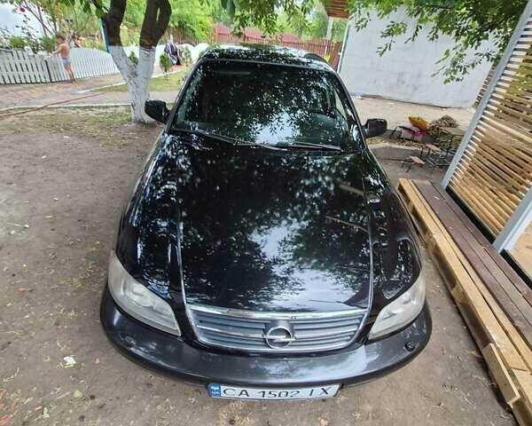Черный Опель Омега, объемом двигателя 2.5 л и пробегом 300 тыс. км за 4000 $, фото 1 на Automoto.ua