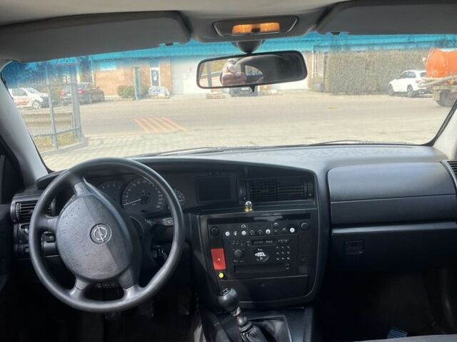 Чорний Опель Омега, об'ємом двигуна 2.6 л та пробігом 350 тис. км за 2500 $, фото 3 на Automoto.ua