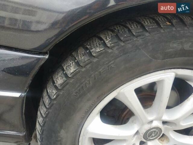 Черный Опель Омега, объемом двигателя 2.6 л и пробегом 300 тыс. км за 3100 $, фото 8 на Automoto.ua