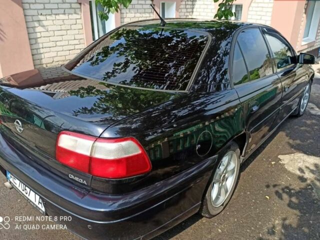 Черный Опель Омега, объемом двигателя 2.2 л и пробегом 304 тыс. км за 3200 $, фото 2 на Automoto.ua