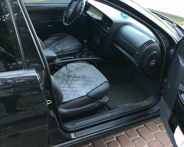 Чорний Опель Омега, об'ємом двигуна 2.2 л та пробігом 335 тис. км за 4000 $, фото 39 на Automoto.ua