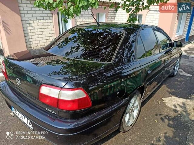 Черный Опель Омега, объемом двигателя 2.2 л и пробегом 304 тыс. км за 4000 $, фото 3 на Automoto.ua