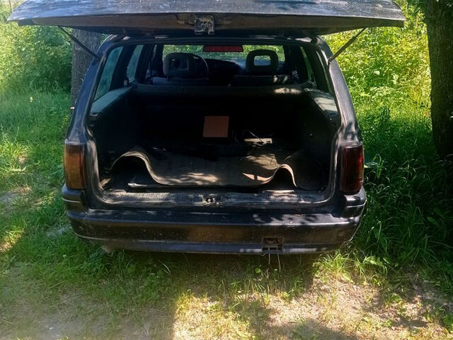 Чорний Опель Омега, об'ємом двигуна 2 л та пробігом 0 тис. км за 500 $, фото 5 на Automoto.ua
