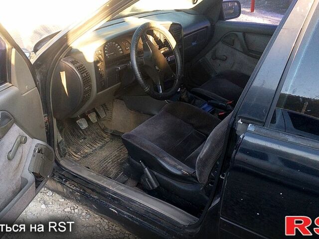 Черный Опель Омега, объемом двигателя 19 л и пробегом 888 тыс. км за 1150 $, фото 4 на Automoto.ua