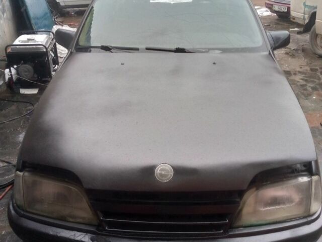 Черный Опель Омега, объемом двигателя 2 л и пробегом 111 тыс. км за 500 $, фото 2 на Automoto.ua