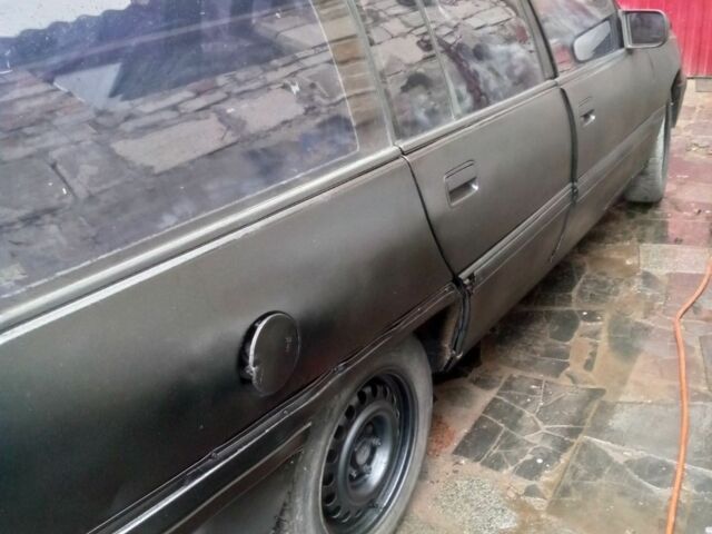 Черный Опель Омега, объемом двигателя 2 л и пробегом 111 тыс. км за 500 $, фото 3 на Automoto.ua