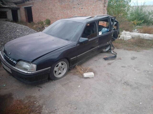 Черный Опель Омега, объемом двигателя 2.6 л и пробегом 300 тыс. км за 500 $, фото 2 на Automoto.ua