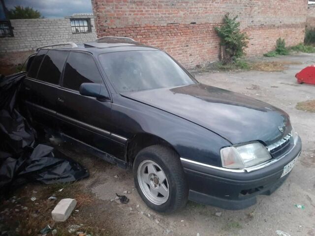 Черный Опель Омега, объемом двигателя 2.6 л и пробегом 300 тыс. км за 500 $, фото 1 на Automoto.ua