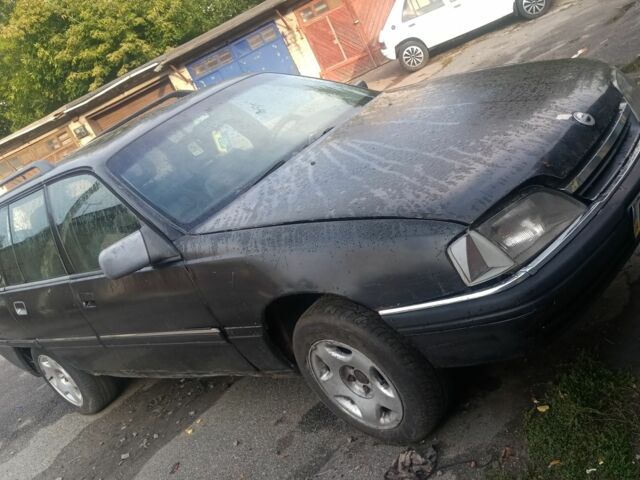 Черный Опель Омега, объемом двигателя 2 л и пробегом 400 тыс. км за 555 $, фото 2 на Automoto.ua