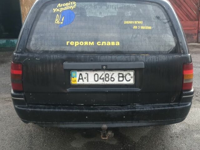 Черный Опель Омега, объемом двигателя 2 л и пробегом 400 тыс. км за 555 $, фото 3 на Automoto.ua