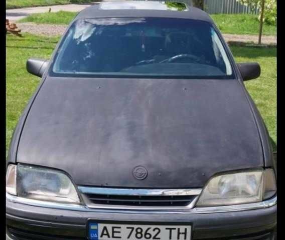 Черный Опель Омега, объемом двигателя 2 л и пробегом 100 тыс. км за 2000 $, фото 2 на Automoto.ua