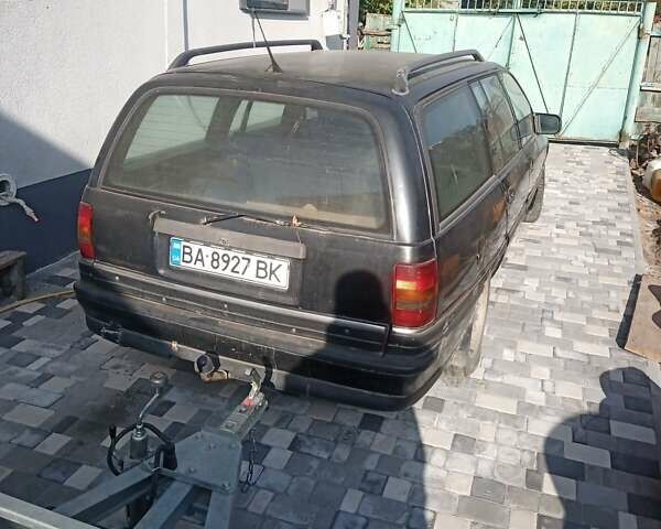 Черный Опель Омега, объемом двигателя 2 л и пробегом 250 тыс. км за 800 $, фото 3 на Automoto.ua