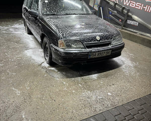 Чорний Опель Омега, об'ємом двигуна 2 л та пробігом 222 тис. км за 999 $, фото 4 на Automoto.ua