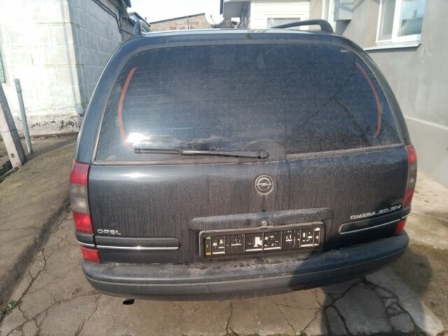 Черный Опель Омега, объемом двигателя 2 л и пробегом 140 тыс. км за 2500 $, фото 3 на Automoto.ua