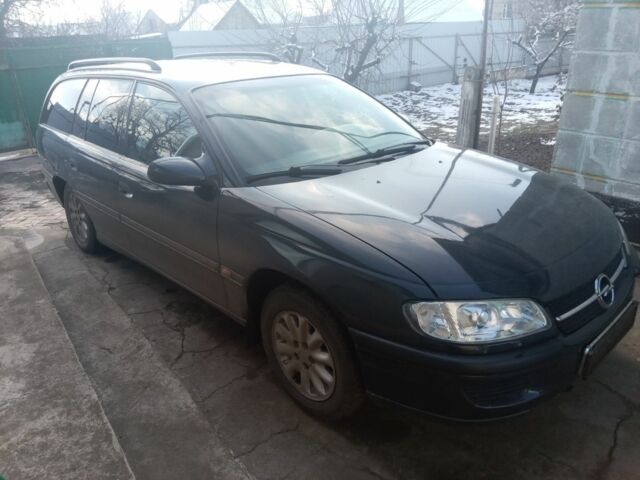 Черный Опель Омега, объемом двигателя 2 л и пробегом 140 тыс. км за 2500 $, фото 2 на Automoto.ua