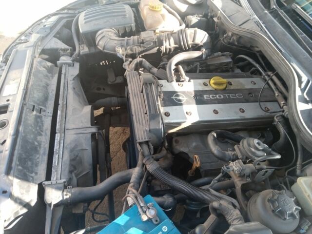 Черный Опель Омега, объемом двигателя 2 л и пробегом 140 тыс. км за 2500 $, фото 7 на Automoto.ua