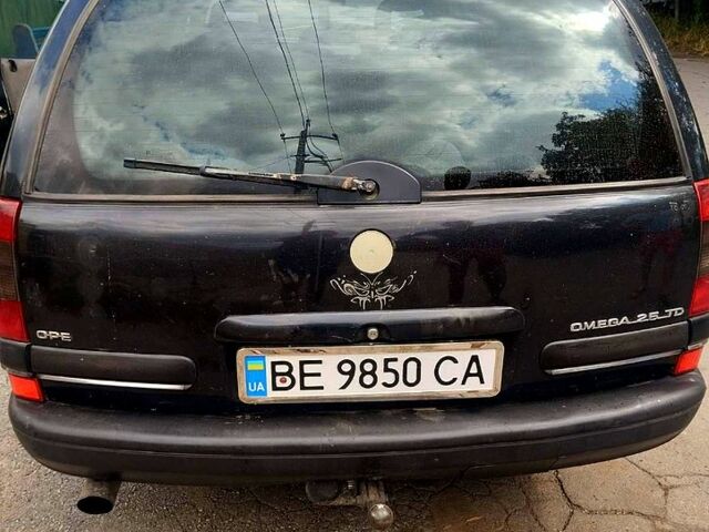 Черный Опель Омега, объемом двигателя 2.5 л и пробегом 320 тыс. км за 1500 $, фото 3 на Automoto.ua