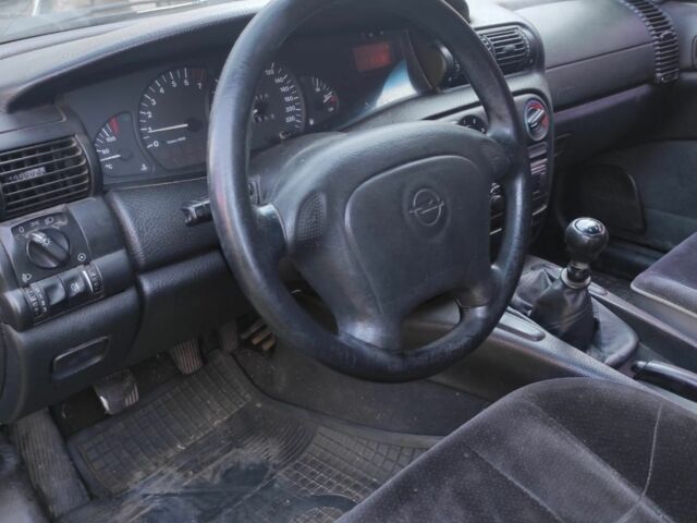 Черный Опель Омега, объемом двигателя 2 л и пробегом 198 тыс. км за 2700 $, фото 3 на Automoto.ua