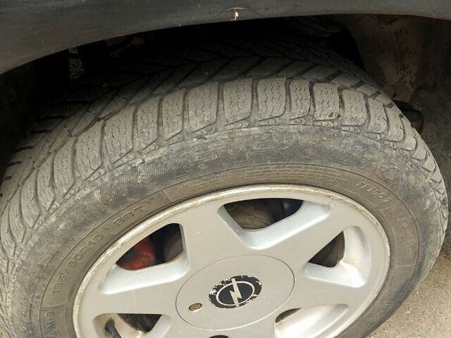 Черный Опель Омега, объемом двигателя 2.5 л и пробегом 320 тыс. км за 1500 $, фото 5 на Automoto.ua