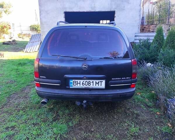 Черный Опель Омега, объемом двигателя 2 л и пробегом 195 тыс. км за 2700 $, фото 3 на Automoto.ua
