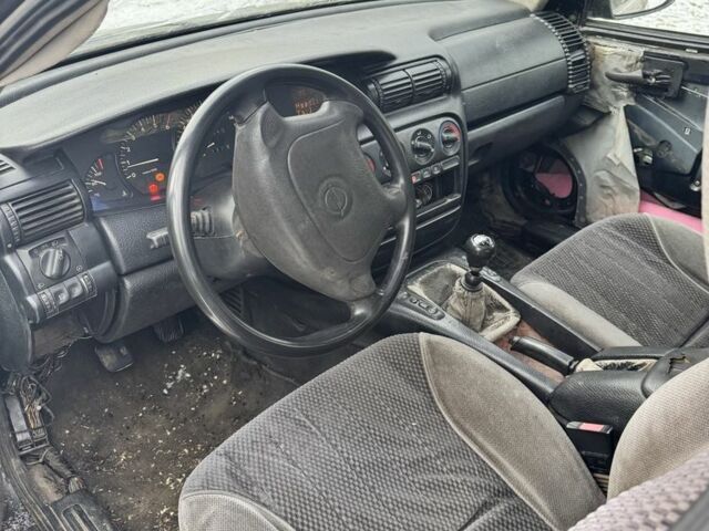 Черный Опель Омега, объемом двигателя 2.5 л и пробегом 1 тыс. км за 814 $, фото 7 на Automoto.ua