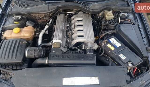 Черный Опель Омега, объемом двигателя 2.5 л и пробегом 380 тыс. км за 2150 $, фото 5 на Automoto.ua