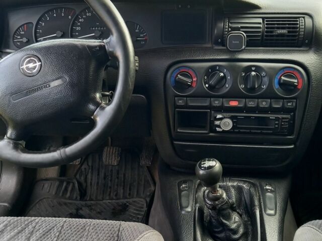 Опель Омега 1997 в Ковель на Automoto.ua Черный Опель Омега, объемом двигателя 2.5 л и пробегом 460 тыс. км за 1782 $, фото 13 на Automoto.ua