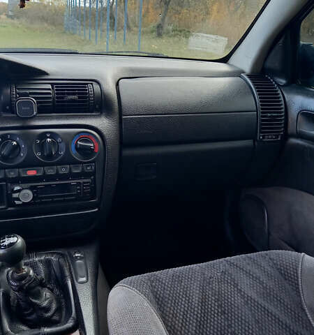 Опель Омега 1997 в Луцке на Automoto.ua Черный Опель Омега, объемом двигателя 2.5 л и пробегом 445 тыс. км за 1750 $, фото 10 на Automoto.ua