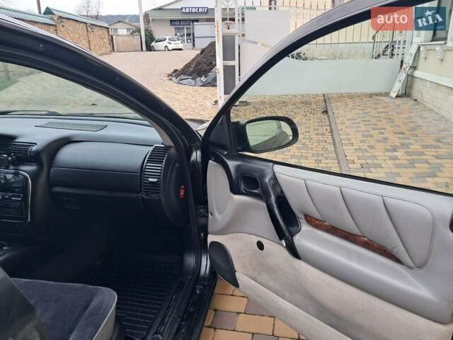 Чорний Опель Омега, об'ємом двигуна 2 л та пробігом 280 тис. км за 2500 $, фото 49 на Automoto.ua