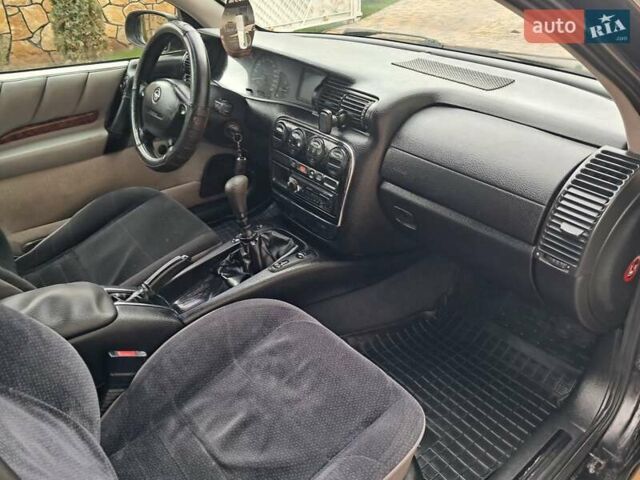 Чорний Опель Омега, об'ємом двигуна 2 л та пробігом 280 тис. км за 2500 $, фото 48 на Automoto.ua