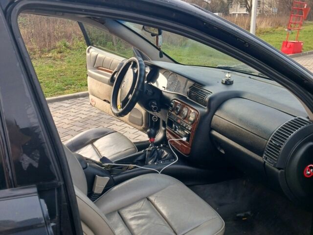 Черный Опель Омега, объемом двигателя 2 л и пробегом 284 тыс. км за 1600 $, фото 2 на Automoto.ua