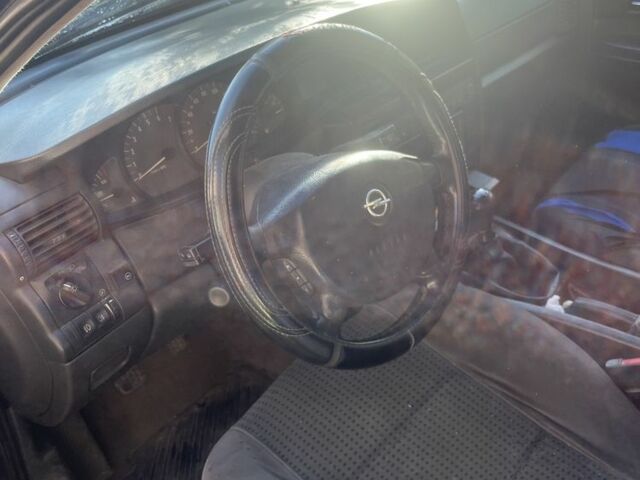 Опель Омега 2000 в Николаеве на Automoto.ua Черный Опель Омега, объемом двигателя 2.2 л и пробегом 404 тыс. км за 2500 $, фото 5 на Automoto.ua