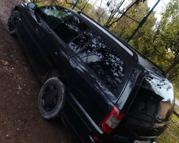 Черный Опель Омега, объемом двигателя 2.2 л и пробегом 220 тыс. км за 3000 $, фото 4 на Automoto.ua