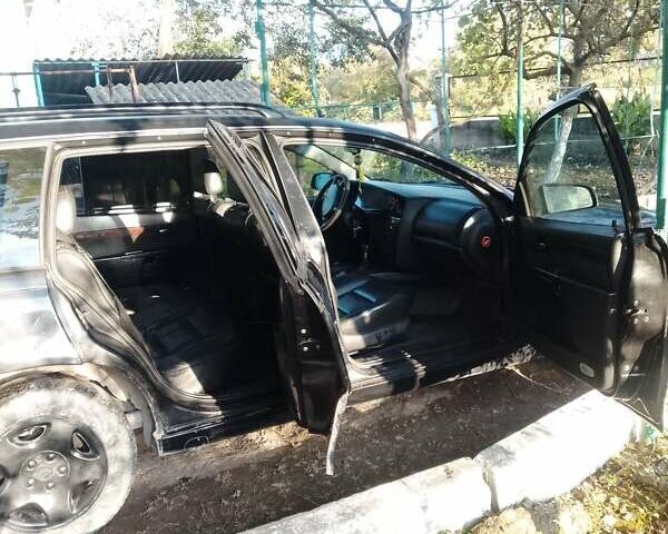 Черный Опель Омега, объемом двигателя 2.2 л и пробегом 220 тыс. км за 3000 $, фото 8 на Automoto.ua