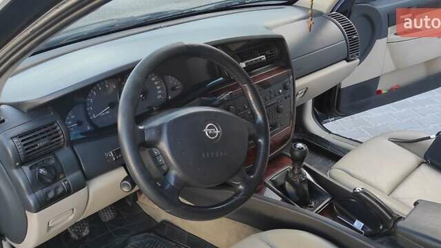 Черный Опель Омега, объемом двигателя 2.5 л и пробегом 288 тыс. км за 4800 $, фото 15 на Automoto.ua