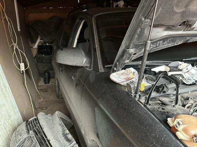 Черный Опель Омега, объемом двигателя 2.5 л и пробегом 330 тыс. км за 1000 $, фото 4 на Automoto.ua