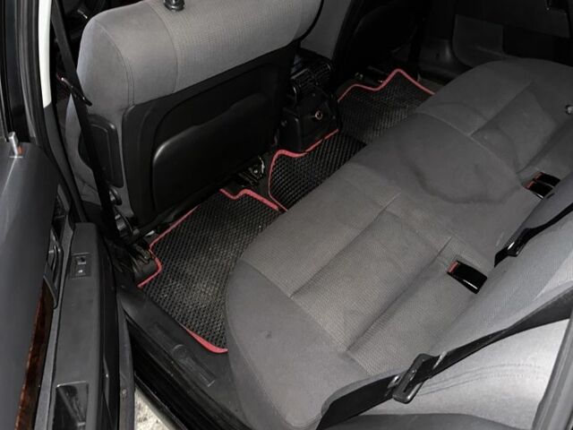 Черный Опель Омега, объемом двигателя 2.5 л и пробегом 330 тыс. км за 1000 $, фото 7 на Automoto.ua