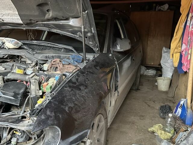 Черный Опель Омега, объемом двигателя 2.5 л и пробегом 330 тыс. км за 1000 $, фото 3 на Automoto.ua