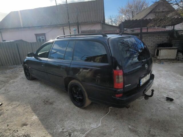 Черный Опель Омега, объемом двигателя 2.2 л и пробегом 260 тыс. км за 3100 $, фото 4 на Automoto.ua