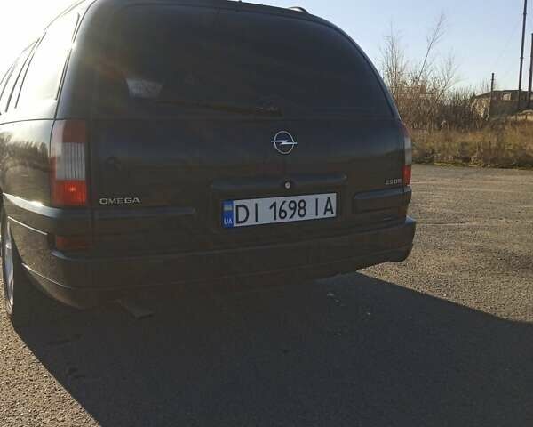 Черный Опель Омега, объемом двигателя 2.5 л и пробегом 334 тыс. км за 3800 $, фото 14 на Automoto.ua