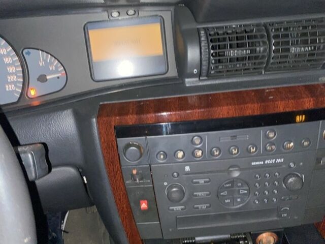 Черный Опель Омега, объемом двигателя 2.2 л и пробегом 30 тыс. км за 1600 $, фото 6 на Automoto.ua