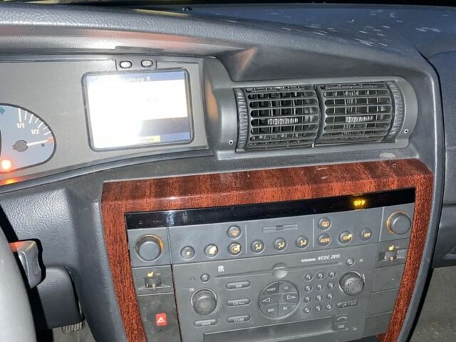 Черный Опель Омега, объемом двигателя 2.2 л и пробегом 30 тыс. км за 1600 $, фото 7 на Automoto.ua