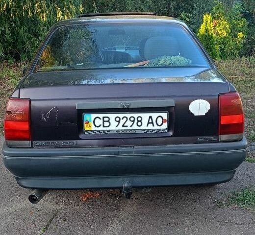 Фиолетовый Опель Омега, объемом двигателя 2 л и пробегом 99 тыс. км за 1800 $, фото 5 на Automoto.ua