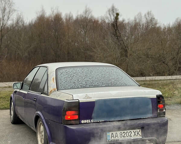 Фиолетовый Опель Омега, объемом двигателя 3 л и пробегом 361 тыс. км за 1999 $, фото 5 на Automoto.ua