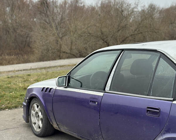 Фиолетовый Опель Омега, объемом двигателя 3 л и пробегом 361 тыс. км за 1999 $, фото 7 на Automoto.ua