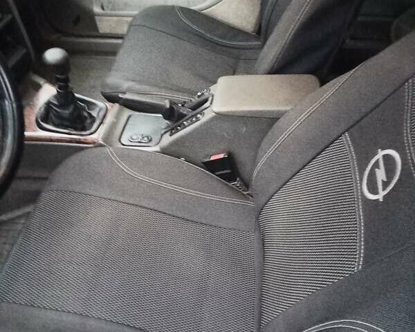 Фиолетовый Опель Омега, объемом двигателя 2 л и пробегом 111 тыс. км за 1750 $, фото 8 на Automoto.ua