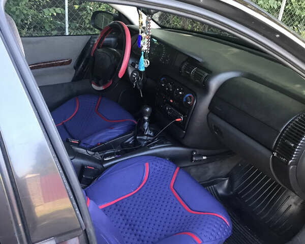 Фиолетовый Опель Омега, объемом двигателя 2.5 л и пробегом 300 тыс. км за 1900 $, фото 6 на Automoto.ua